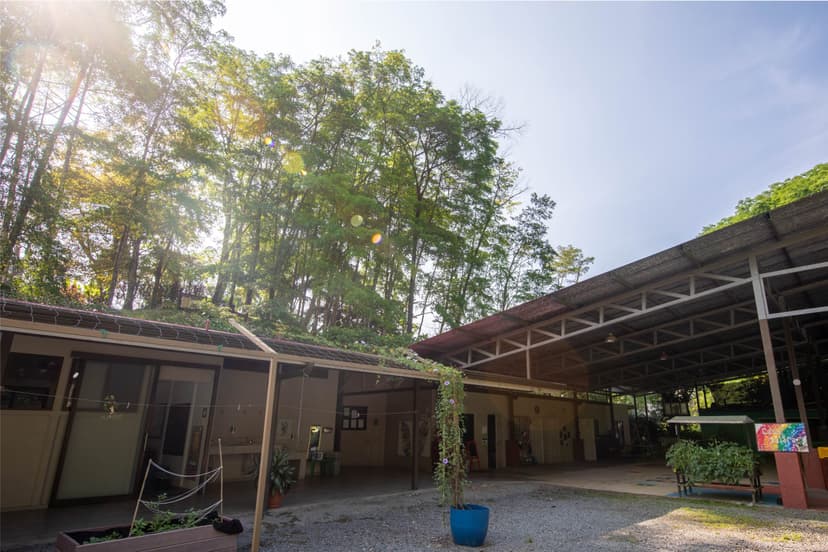 Casa Sulara campus view